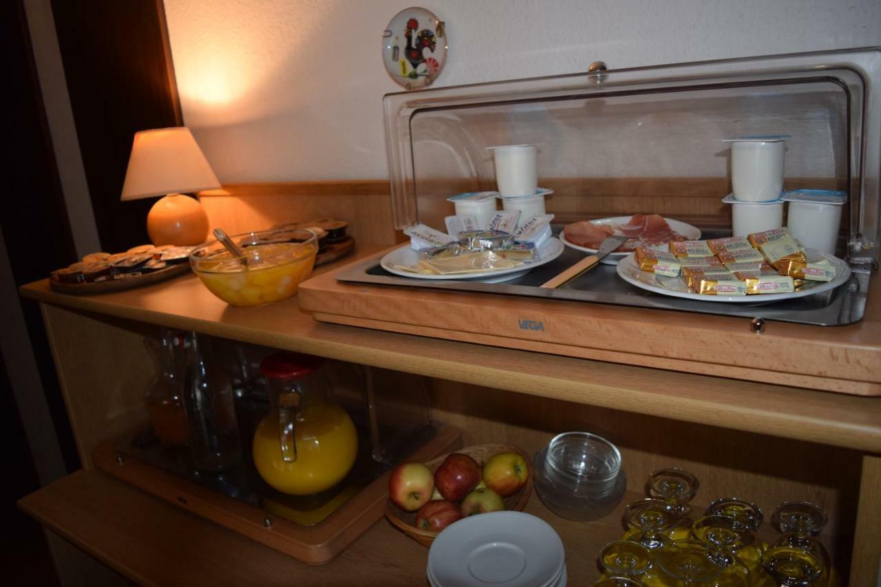 Hotel Le Soli Сен-Жульєн-ан-Женевуа Екстер'єр фото